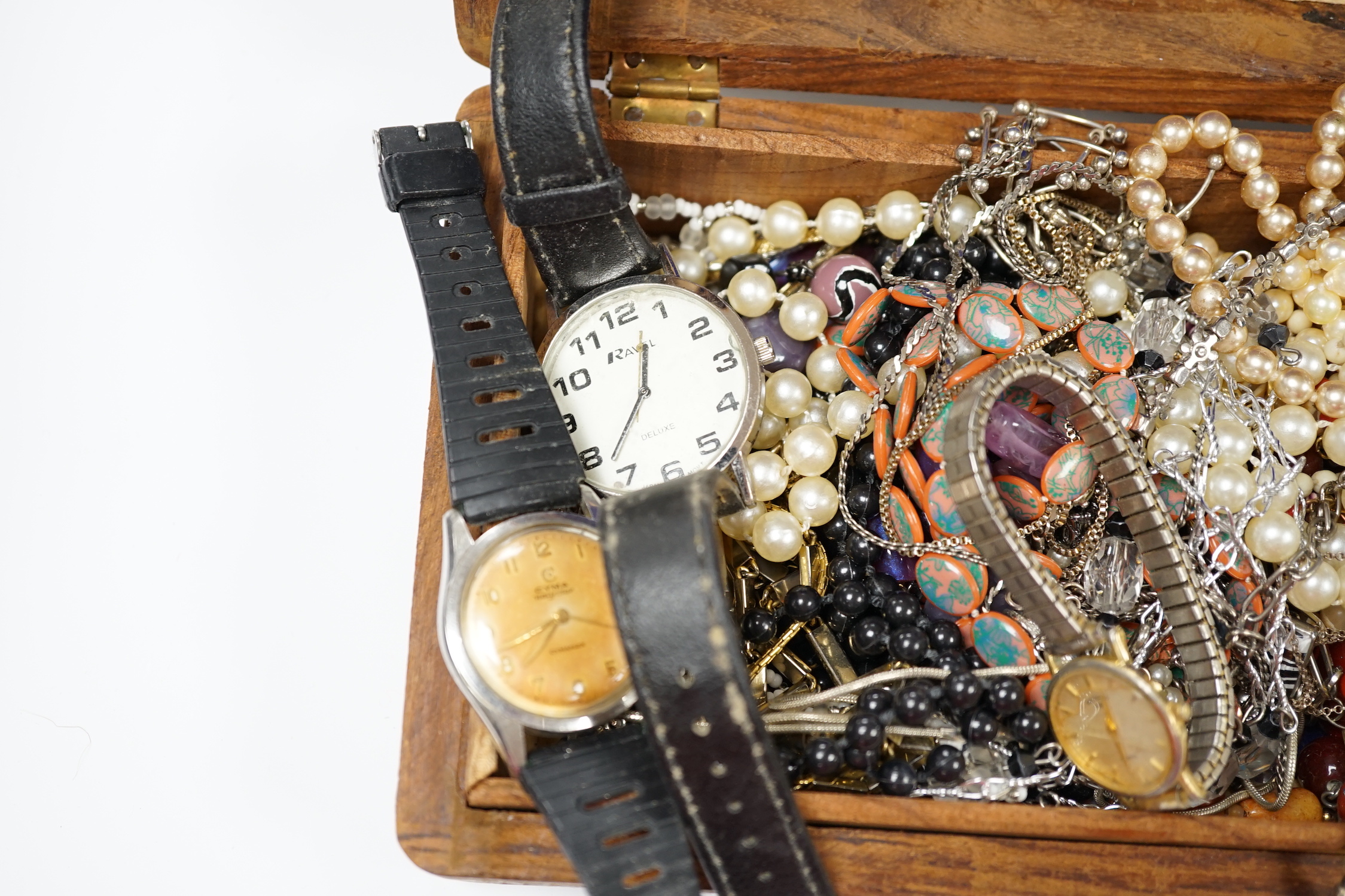 A quantity of assorted jewellery, including silver, 925 and costume.